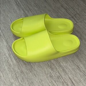 UNISEX Bright neon Yellow/green Slide Sandals NWOT